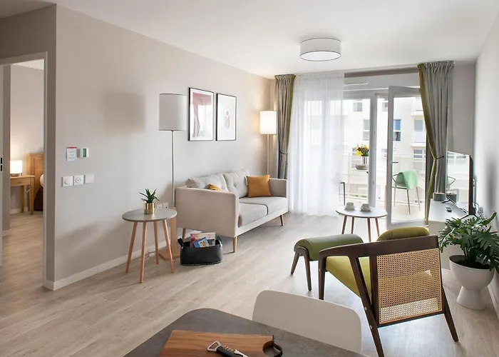 Le Criterium 4* Ecouflant